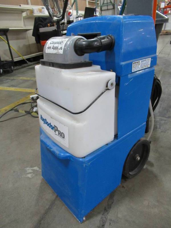 lot 284 image: Rug Doctor X3 Mighty Pro Professional Carpet Cleaner, WT-C2A - Motor Runs, Handle will not spring up. 271.6 Hours RunTime