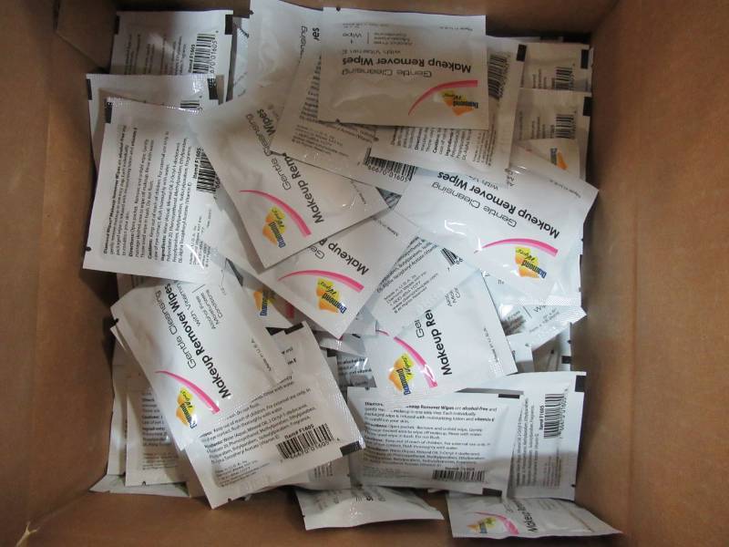 lot 77 image: Diamond Wipes (500 CountCase) Makeup Remover - One Case