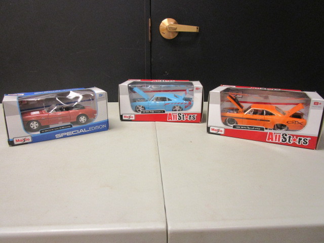 NEW MAISTO 124 SCALE DODGE, CHEVROLET AND PLYMOUTH CARS
