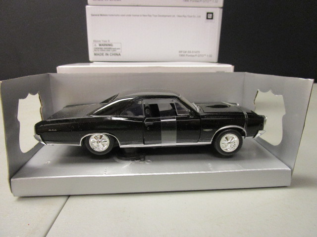 NEW NEWRAY 132 CLASSIC DIE CAST PONTIAC CARS