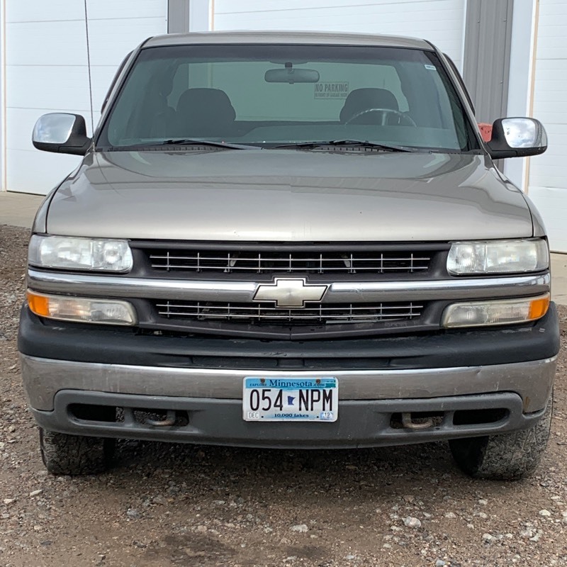 lot 2 image: 2002 Chevrolet Silverado 1500 LS