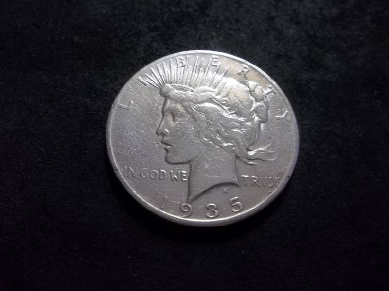lot 62 image: 1935 Peace Silver Dollar