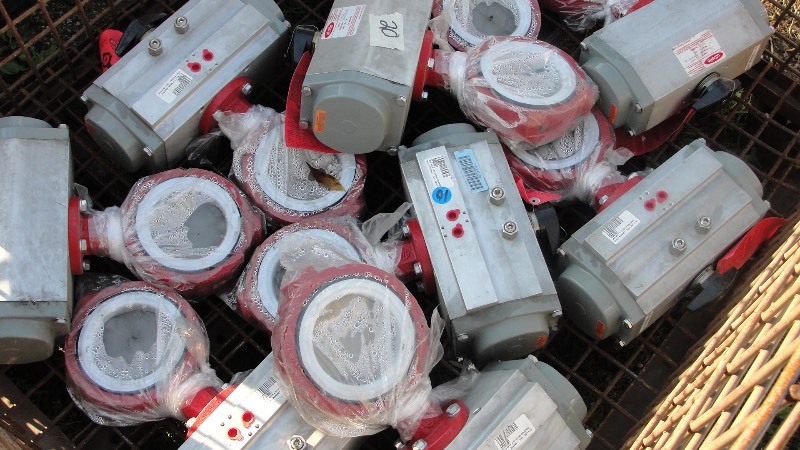 ULTRAFLO BUTTERFLY VALVE  4 AIR OPERATED SPRING RETURN