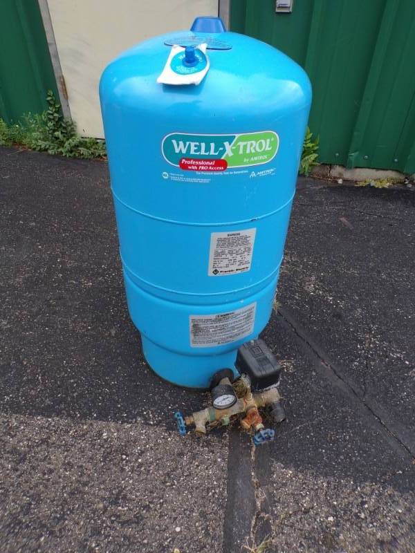 lot 7 image: Pressure Tank with Pressure Switch