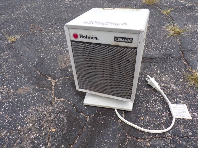 lot 17 image: Holmes Heater 110v