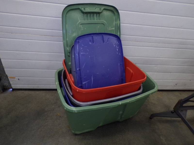 lot 28 image: 4 Large Totes with Lids
