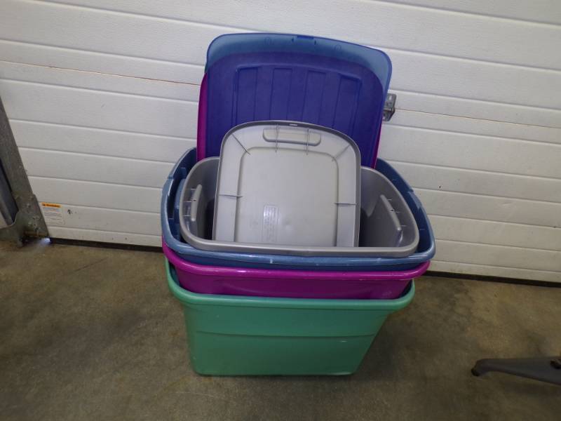 lot 29 image: 4 Large Totes with Lids