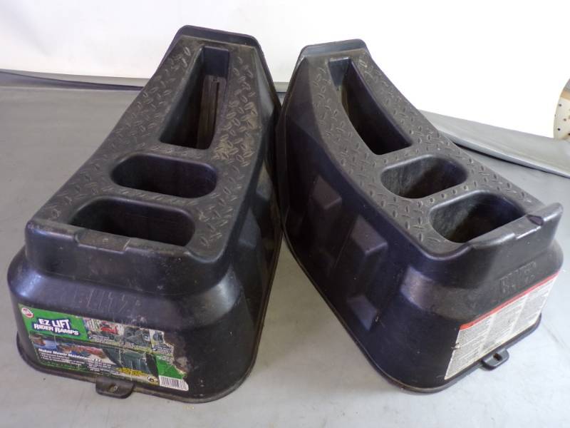 lot 35 image: EZ Lift Lawn Mower Ramps