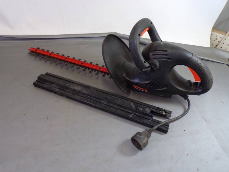 lot 38 image: Remington 18 Electric Hedge Trimmers