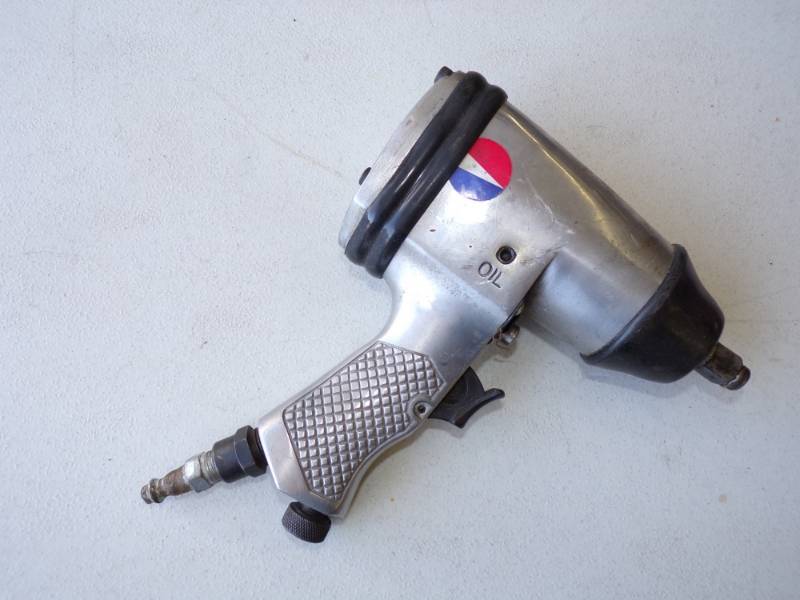 lot 57 image: 12 Air Impact Wrench