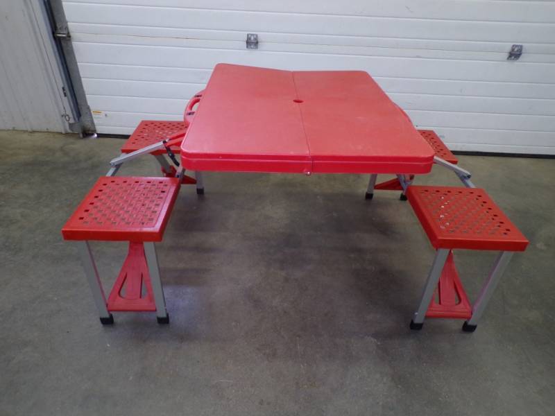 lot 69 image: Kids Folding Picnic Table