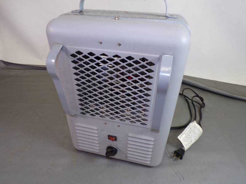 lot 78 image: Milk House Heater Tested and works