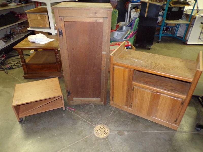 lot 100 image: 3 piece Furniture