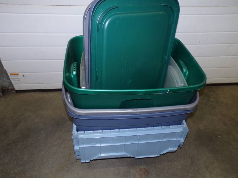 lot 126 image: 4 Large Totes with Lids