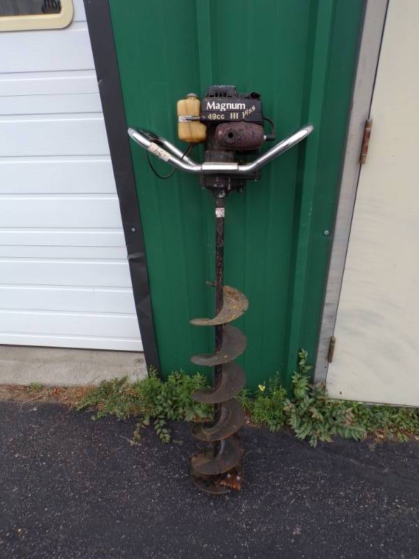 lot 135 image: 8 Magnum 3 Ice Auger