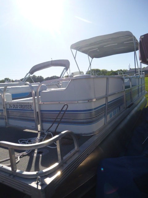 lot 1 image: 1993 Spectrum Cruiser Pontoon