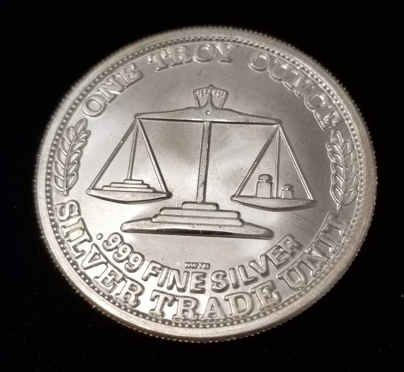lot 32 image: 1 TROY OZ. .999 FINE SILVER US ROUND