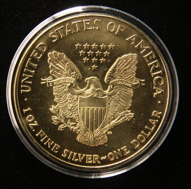 lot 11 image: 2000 GOLD PLATED AMERICAN SILVER EAGLE 1 TROY OZ. .999 FINE SILVER IN AIRTITE