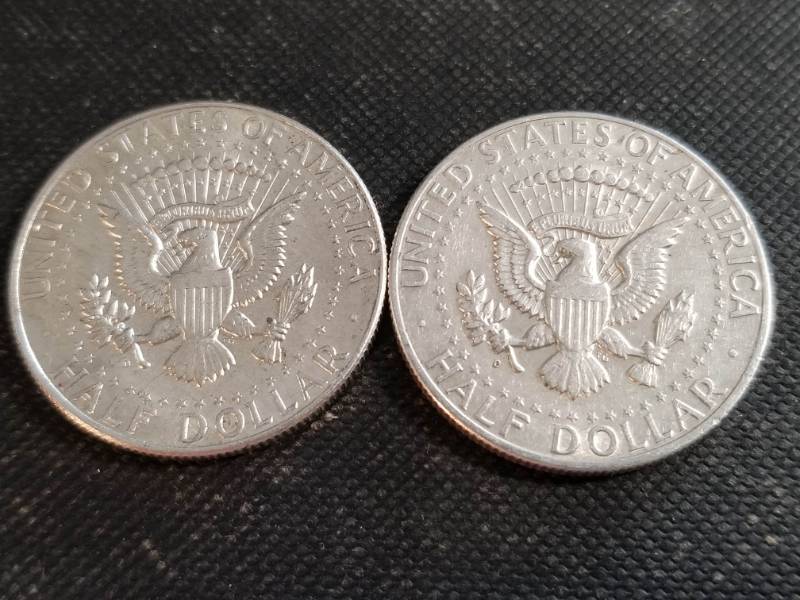 lot 09-A image: 2 SILVER KENNEDY HALF DOLLARS 1964 X2