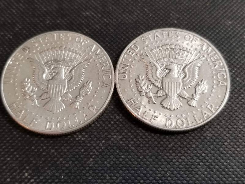 lot 18-A image: 2 SILVER KENNEDY HALF DOLLARS 1964 X2