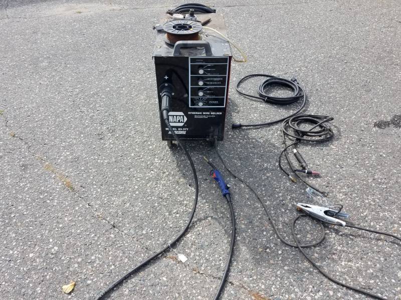 lot 27 image: Napa Wire Feed Welder 