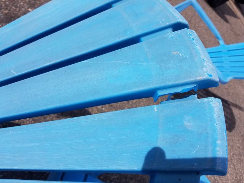 lot 32 image: Lawn Chairs 