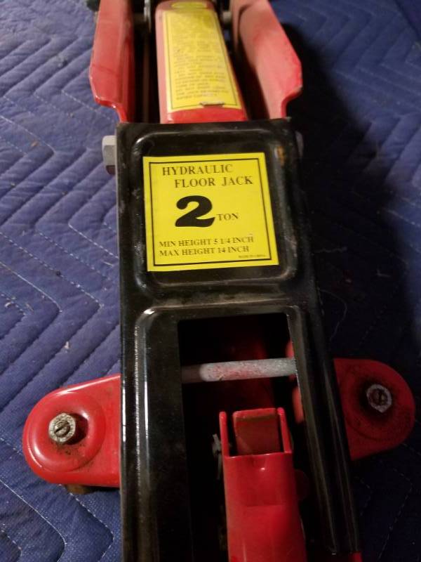 lot 44 image: Floor Jack