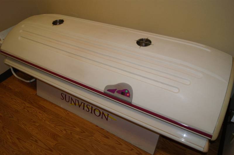lot 12 image: Sunvision Pro 28 Bulb LE Tanning Bed