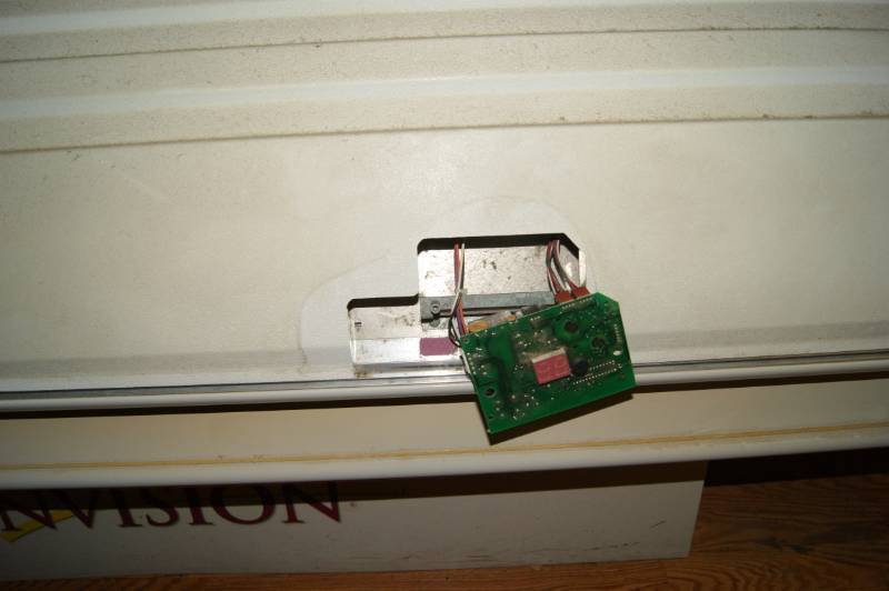 lot 15 image: 3 Sunvision Tanning Beds Used For Parts