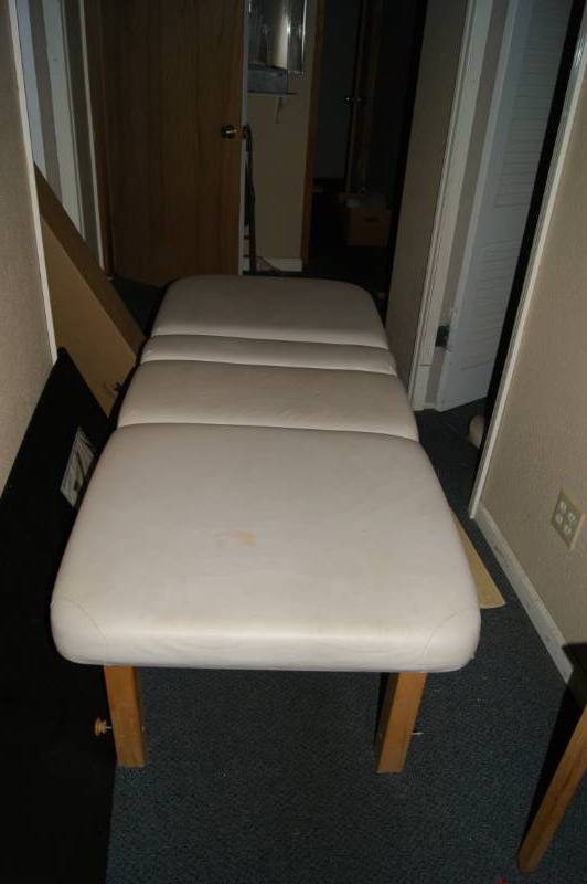 lot 17 image: Massage Table