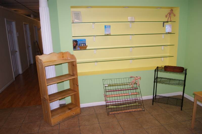lot 21 image: 3 Racks and 4 Glass Shelves
