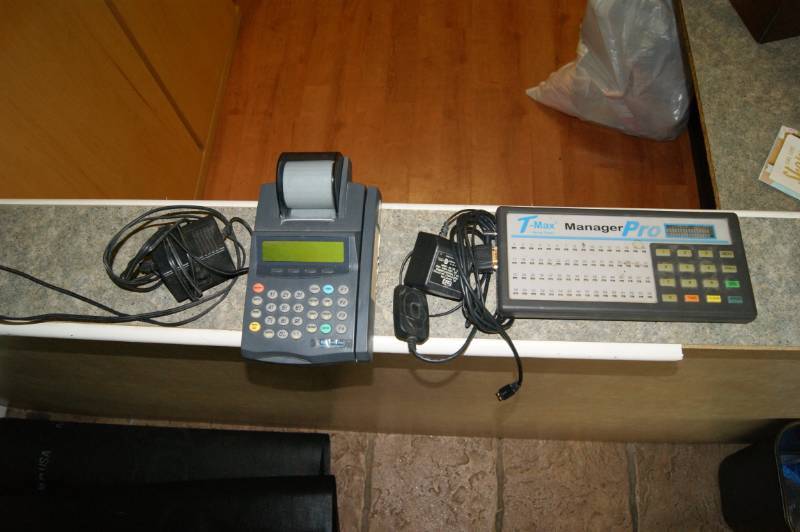 lot 22 image: T-Max Pro and Credit Card Machine