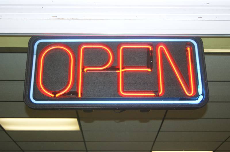 lot 23 image: Open Sign