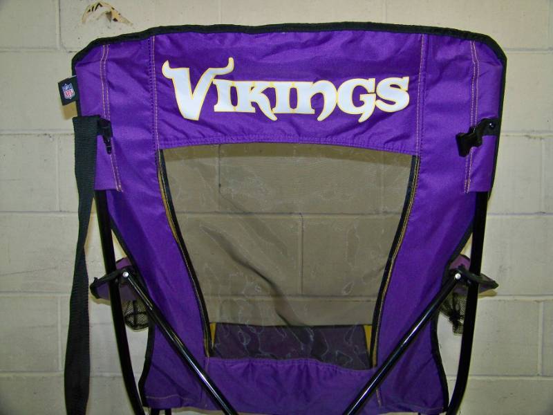 lot 37 image: Minnesota Vikings High Back Chair with Carrying Bag