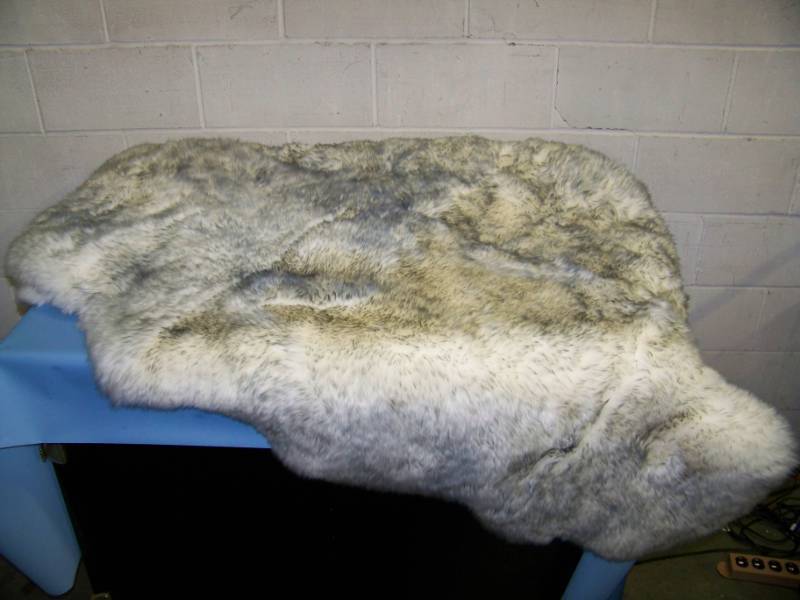 lot 51 image: Windward, 100% Sheepskin Rug  Throw