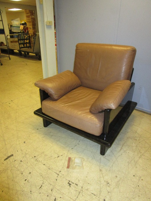 lot 602 image: CIMA COLLECTION LEATHER ARMCHAIR