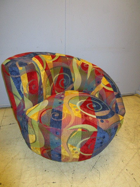 lot 603 image: GUILD CRAFT OF CALIFORNIA SWIVEL CHAIR