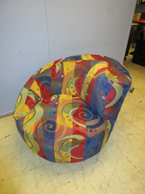 lot 604 image: GUILD CRAFT OF CALIFORNIA SWIVEL CHAIR