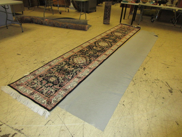 lot 614 image: DAYTONS HOME STORE ORIENTAL RUNNER RUG