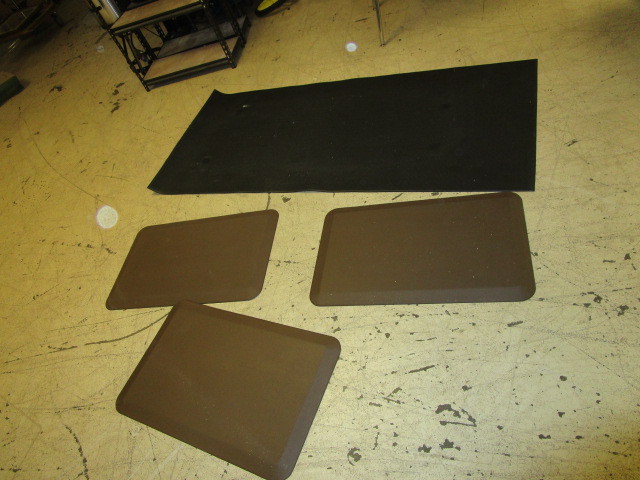 lot 617 image: BIO FOAM GEL FLOOR MATS