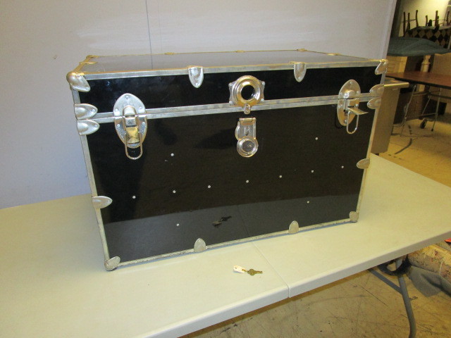 lot 619 image: STEAMER TRUNK