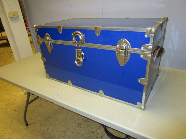 lot 620 image: STEAMER TRUNK