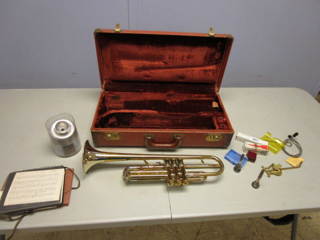 lot 627 image: F.E. OLDS & SON STUDIO TRUMPET WITH ACCESSORIES