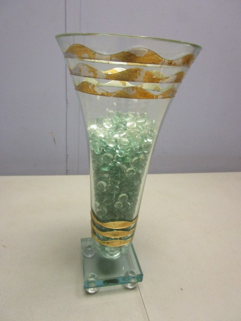 lot 633 image: GUNTHER LUNA SIGNED ART GLASS VASE