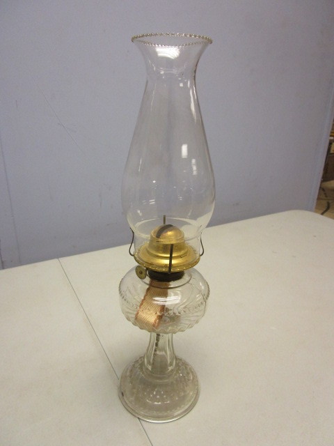 lot 638 image: EAGLE GLASS OIL LAMP