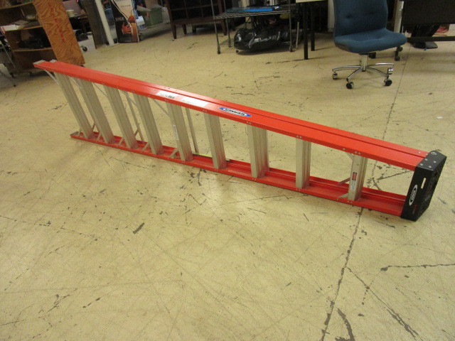 lot 663 image: WERNER 10 FIBERGLASS LADDER