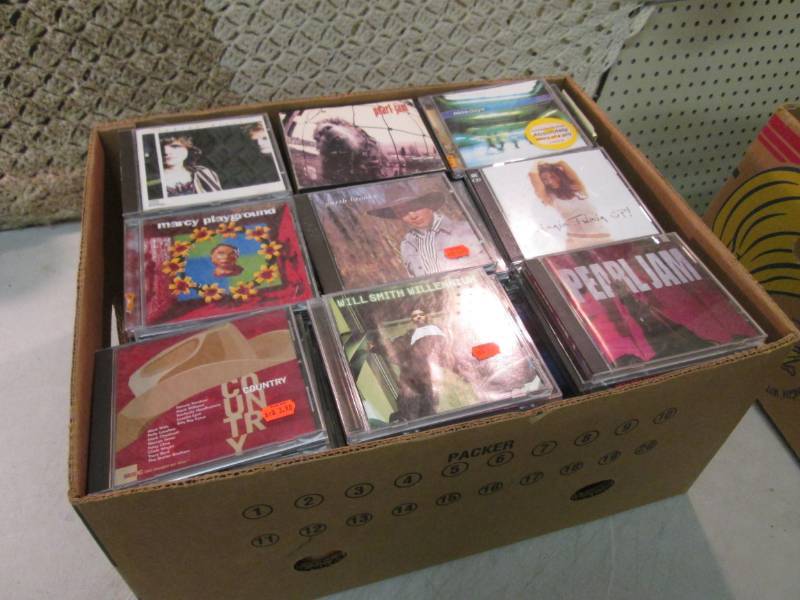 lot 52 image: Large Lot of CDs  CLR...