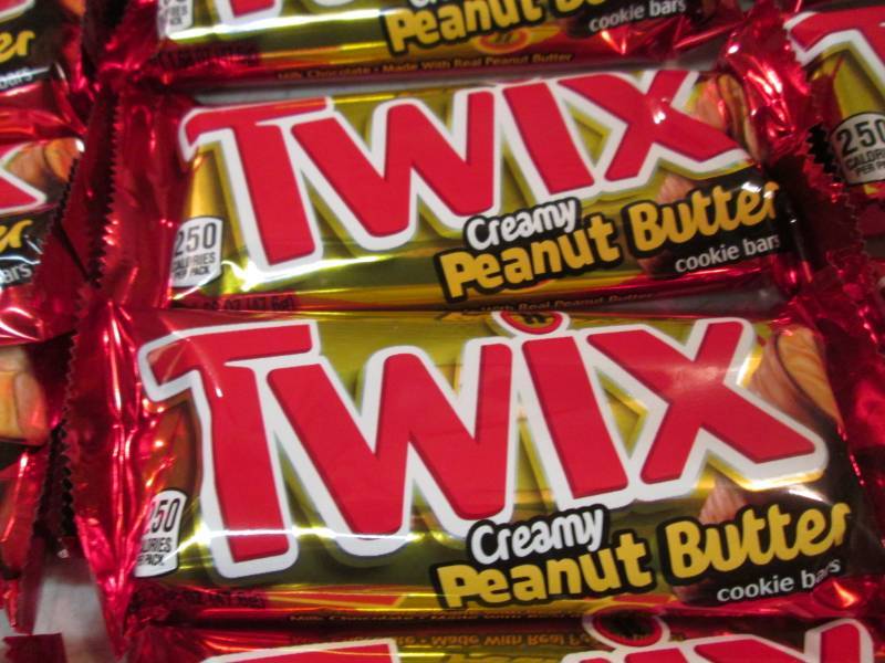 lot 82 image: 12 Twix Creamy Peanut Butter Candy ...