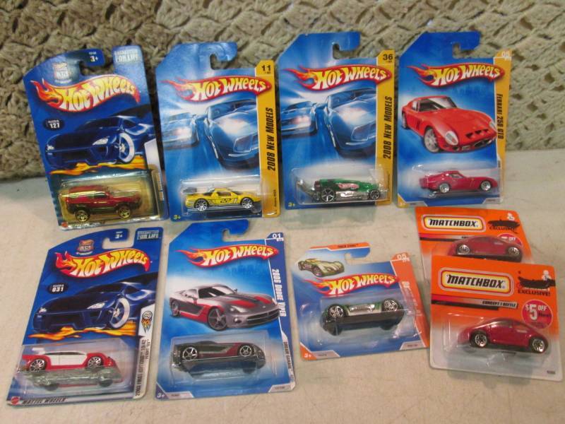 lot 105 image: Lot of Hot Wheels and Matchbox Cars...