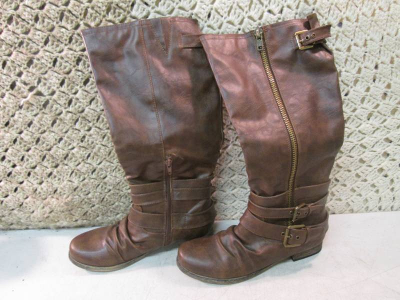 lot 112 image: Pair of Ladies Tall Size 10 Zip Up ...